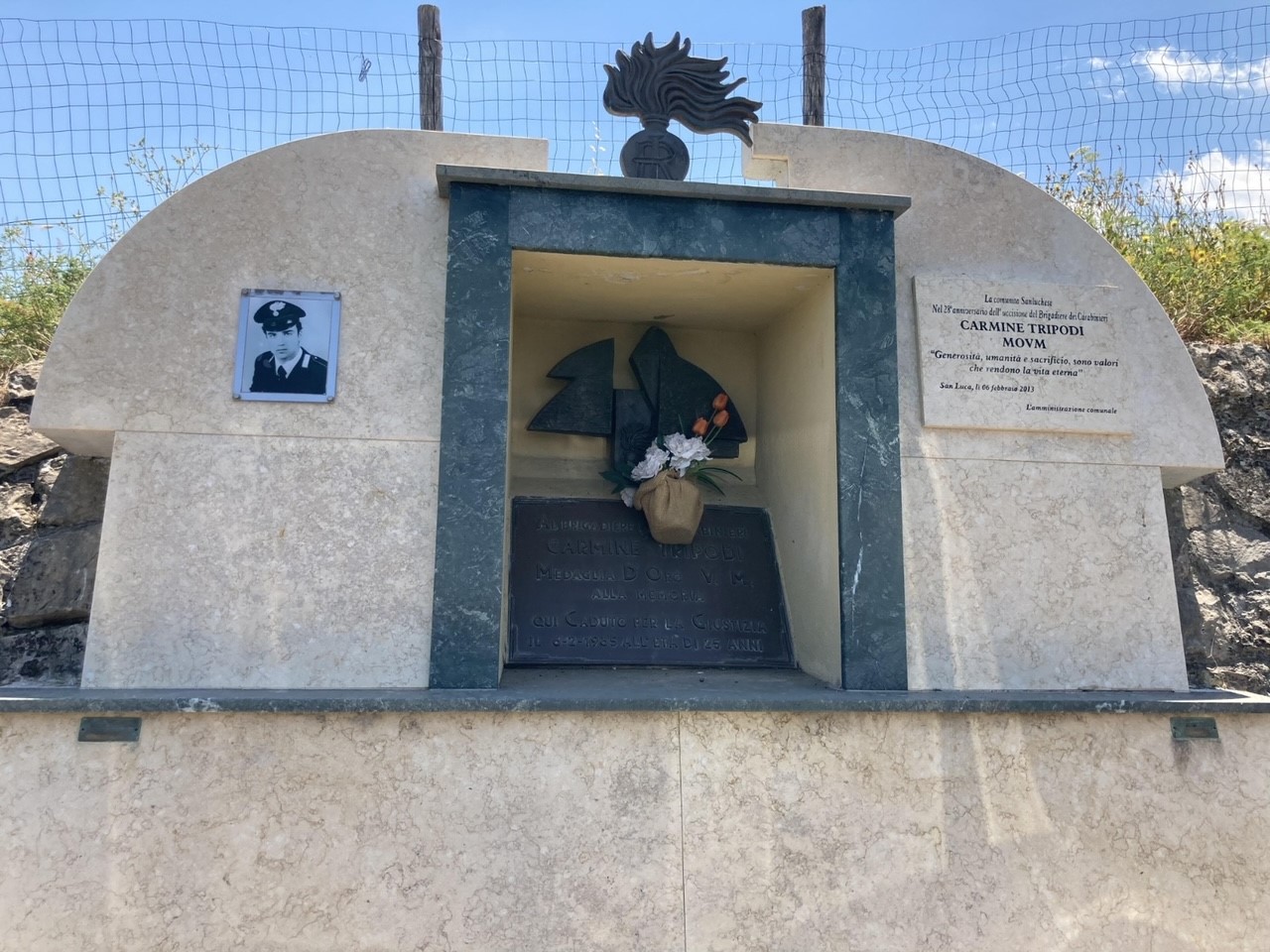 monumento a un carabiniere asesinado