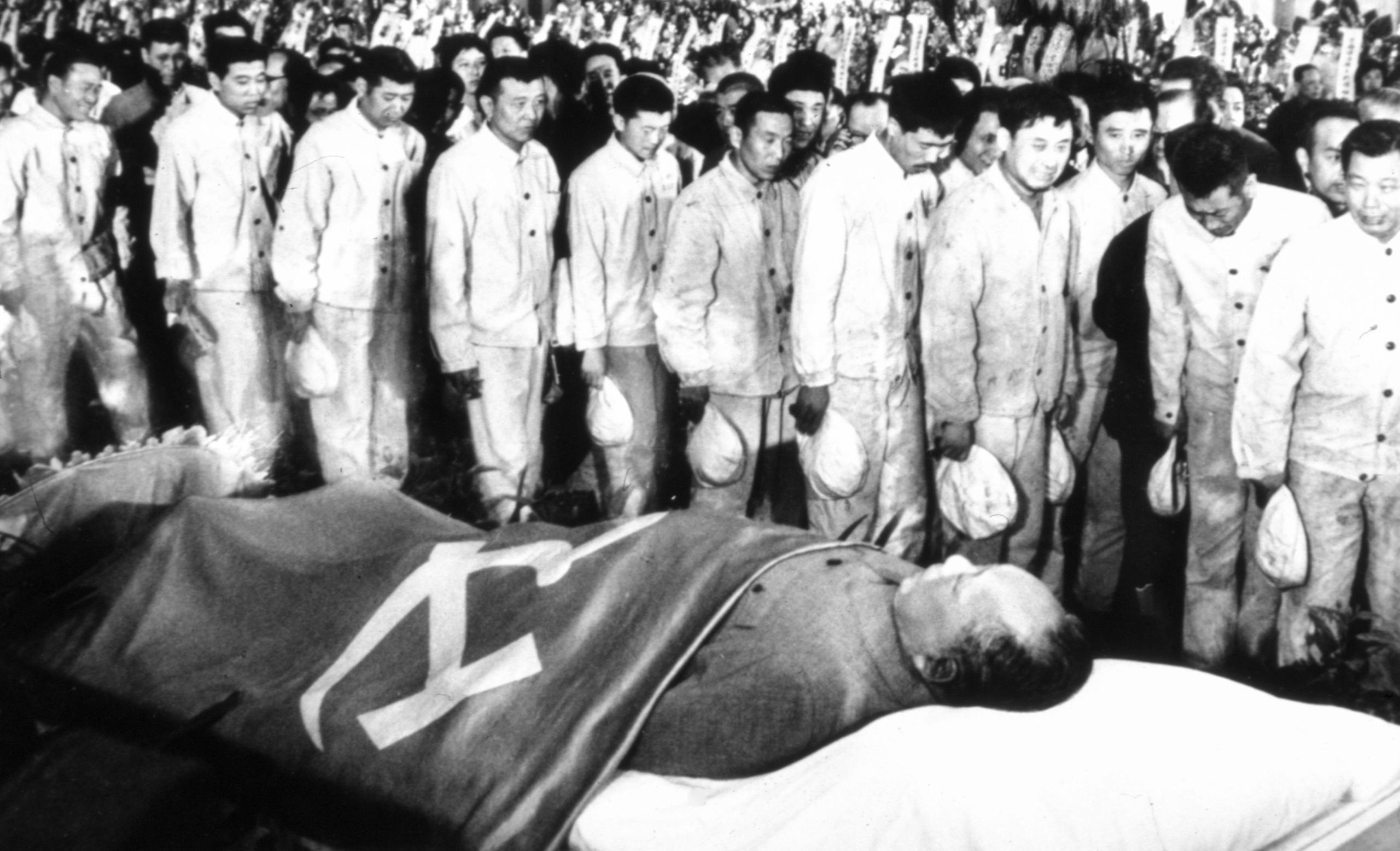 Beijing workers at the funeral of mao tse tung, beijing, 1976