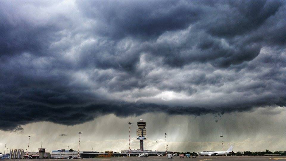 Il nubrifragio sull aeroporto di Malpensa.