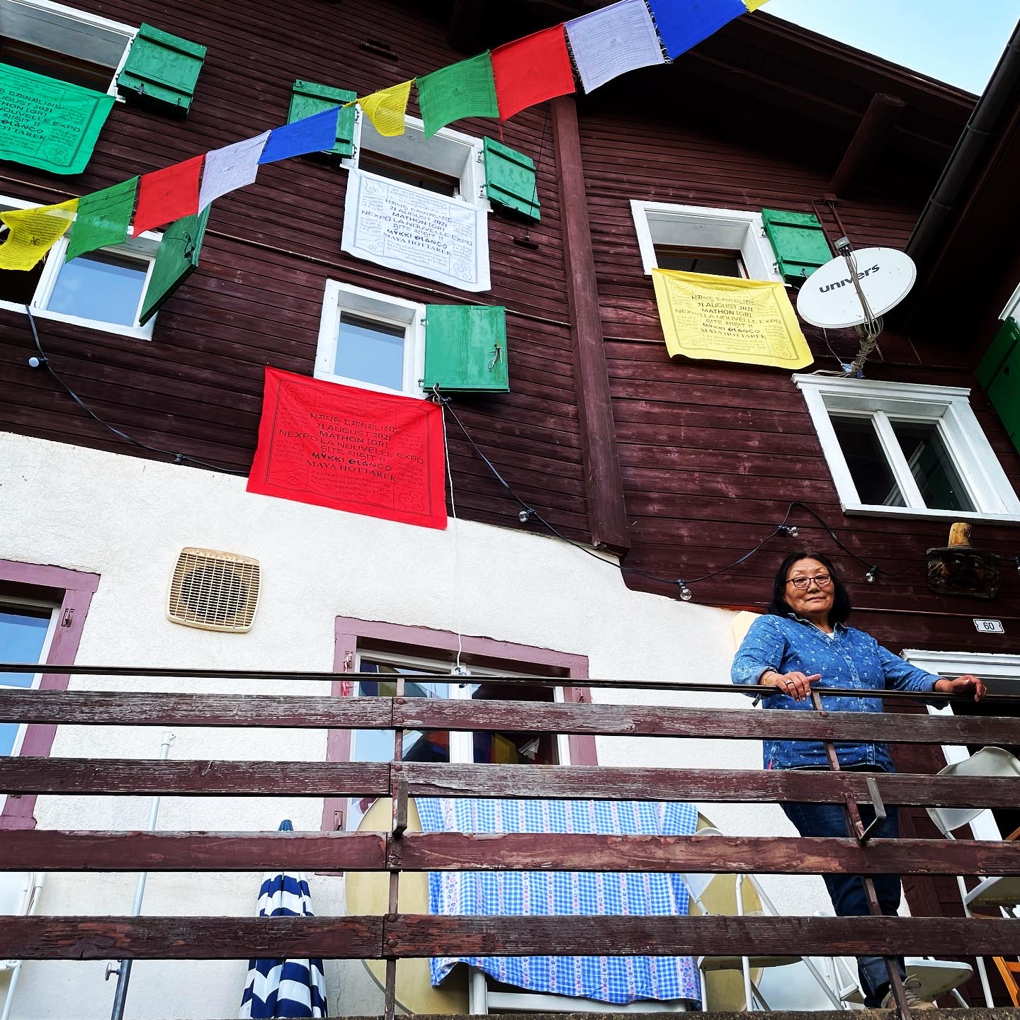 下一屆瑞士國家博覽會(Nexpo)的啟動會議在一間瑞士木屋裡舉行，這個木屋採用藏族裝修風格，專門接待國際藝術家入駐：這個項目計劃立足當地、放眼全球。