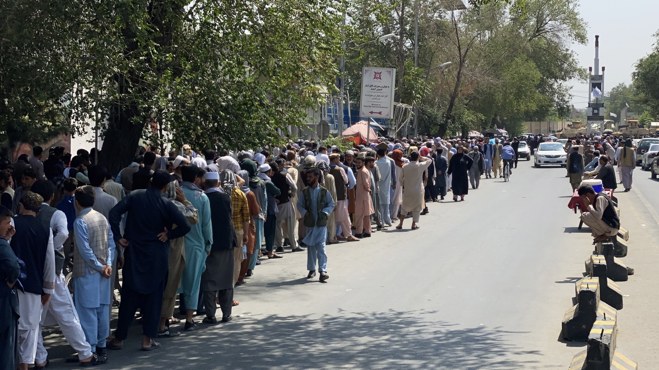 People queue to take out money from a bank in Kabul, Afghanistan.