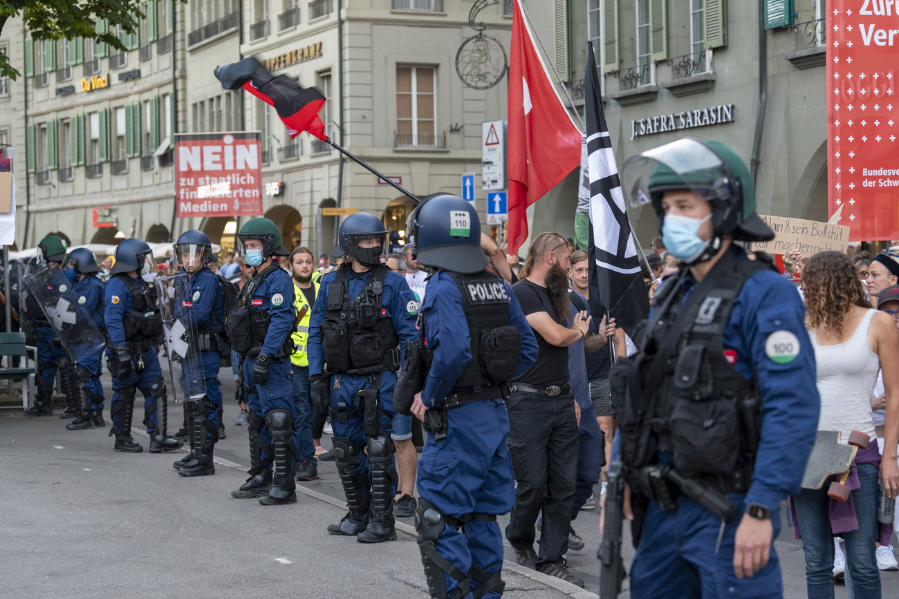 Poliziotti a Berna.