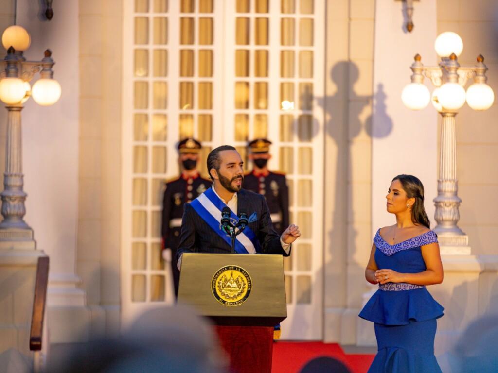 Präsident Bukele nennt sich auf Twitter 