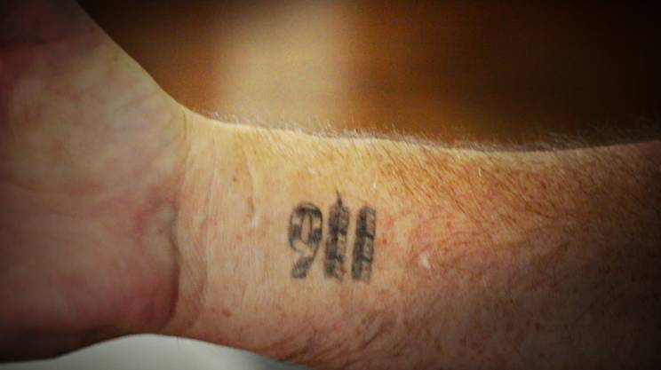 Il tatuaggio sul polso di Joe: 9/11