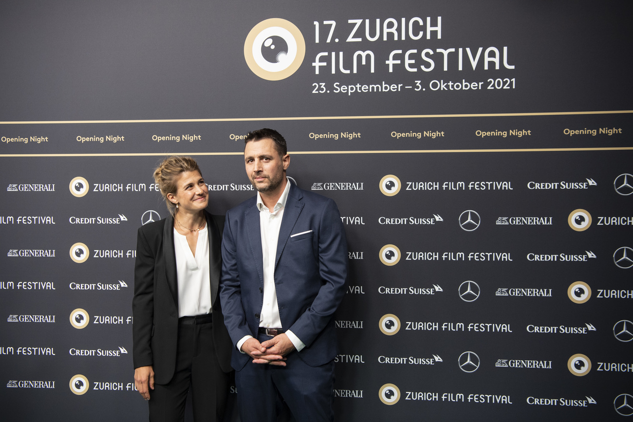 Frau und Mann am Filmfestival