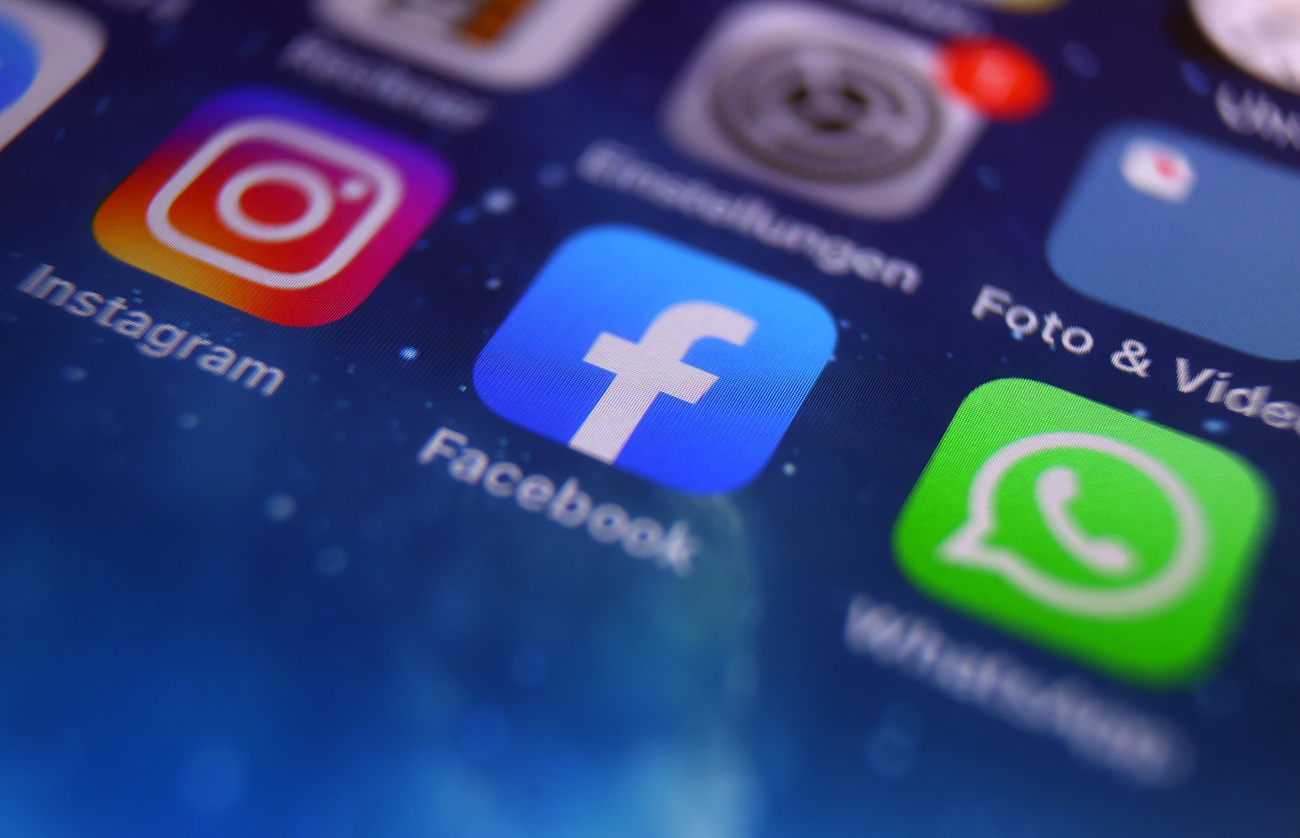 Le applicazioni di Instagram, FAcebook e WhatsApp su telefonino.