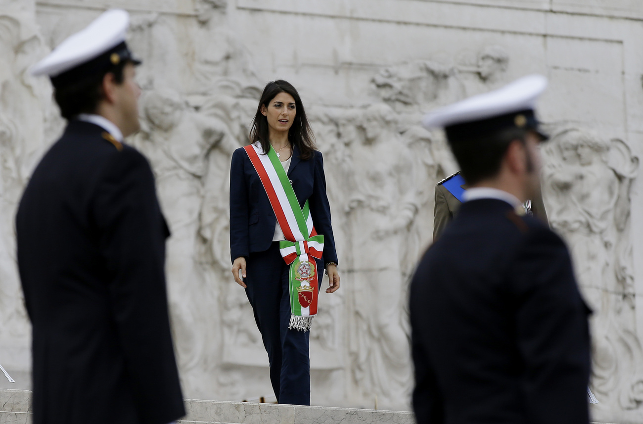 Virginia Raggi con la fascia tricolore