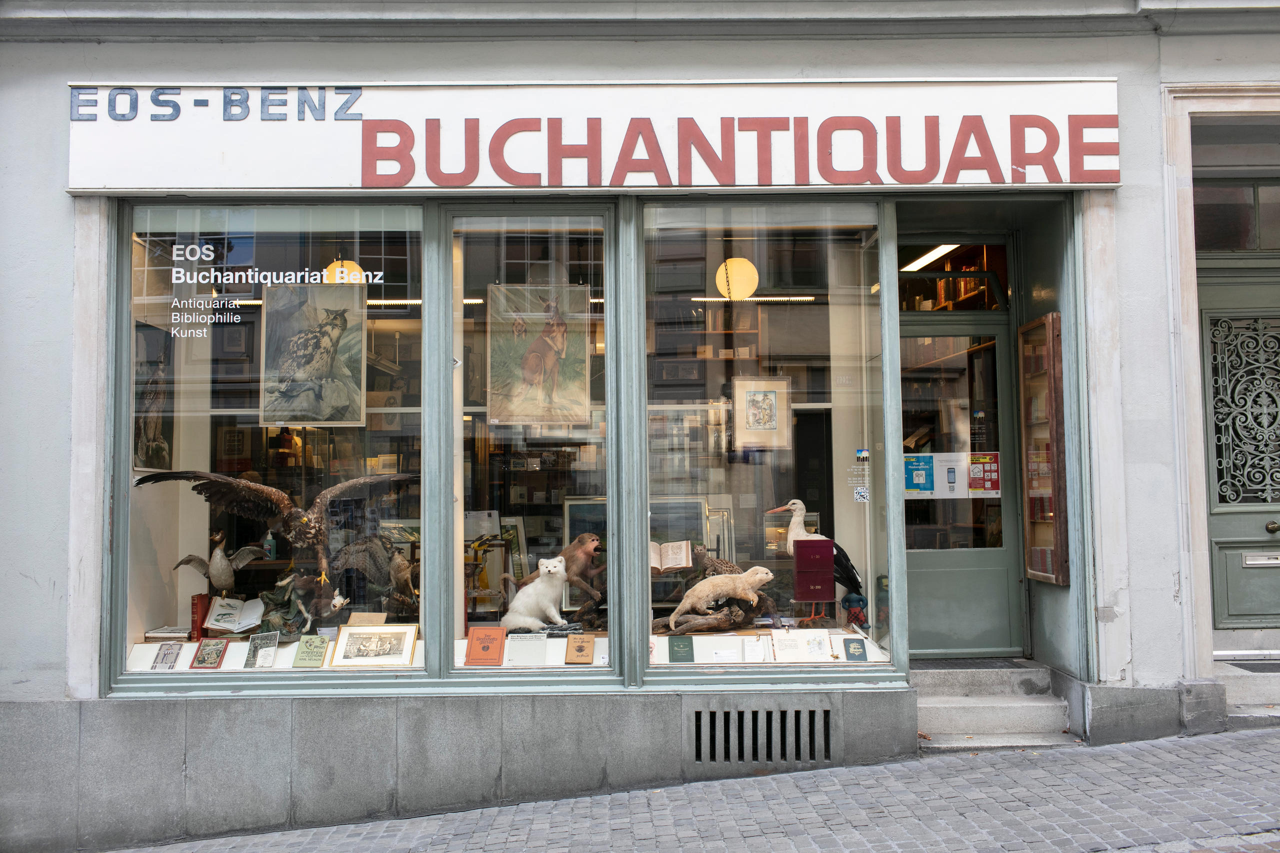ベンツEOS古書籍商。チューリヒ旧市街のキルヒガッセ17番地に店を構える