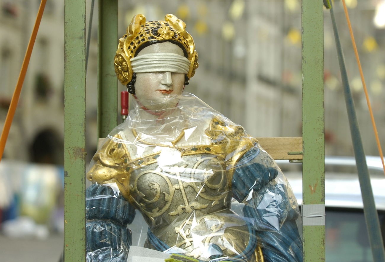 La statua della giustizia nella città vecchia di Berna