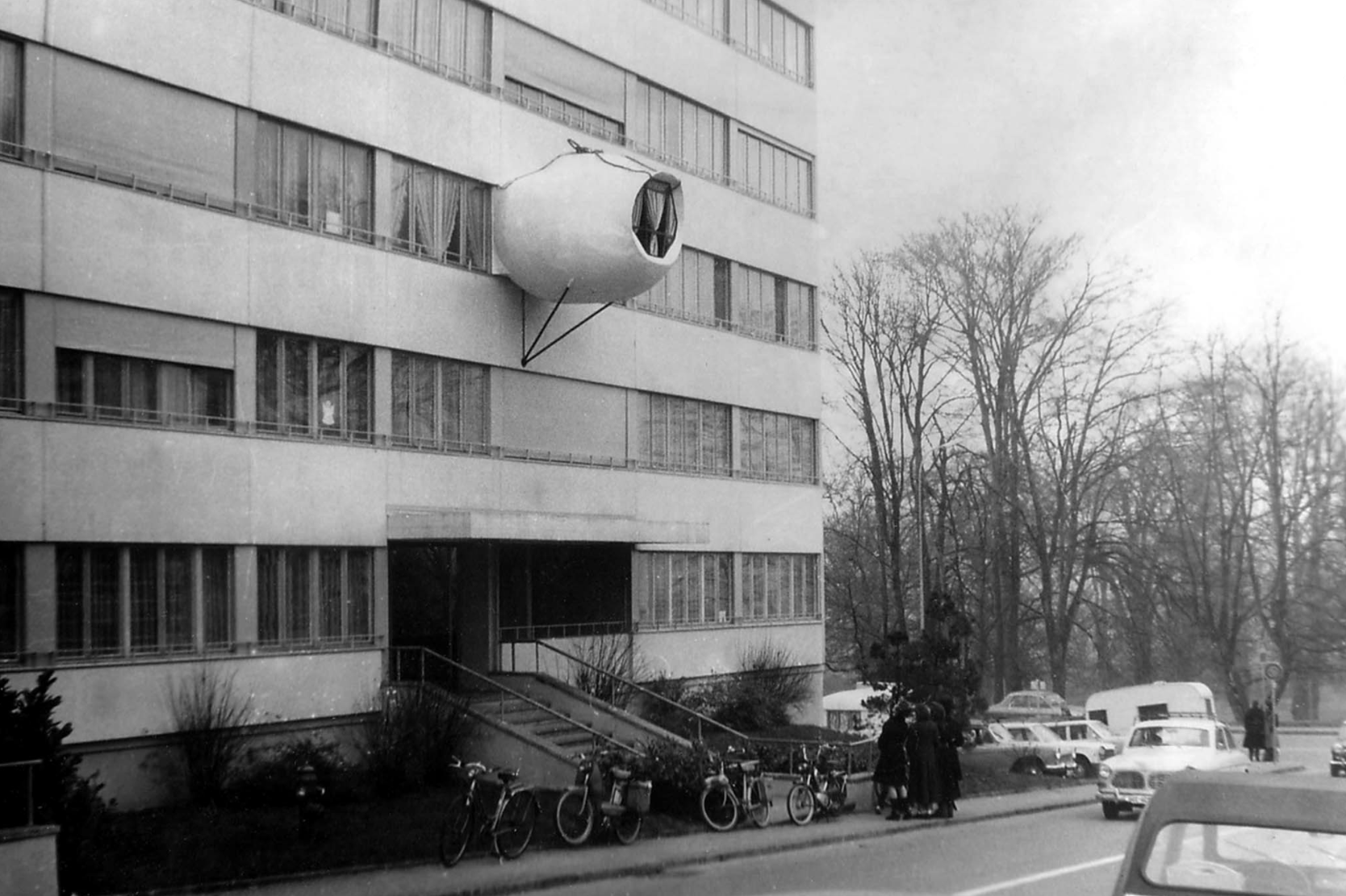 Façade avec une chambre en forme de bulle