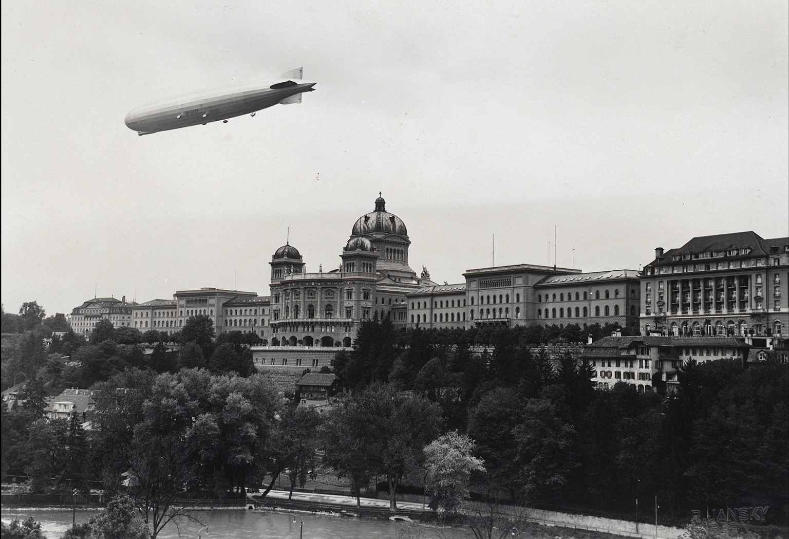 Dirigible sobre Berna