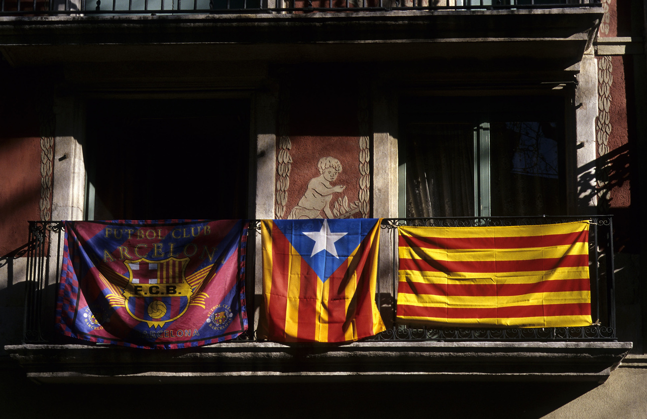 drapeau catalan au balcon