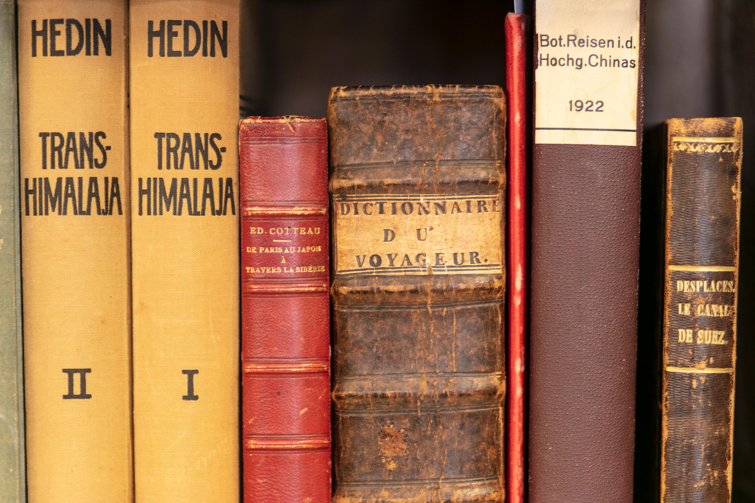 スイスの古書店では古代の旅行記をよく見かける。今も読み応えのある内容だ。ベンツEOS古書籍商の売れ筋は美術書だという
