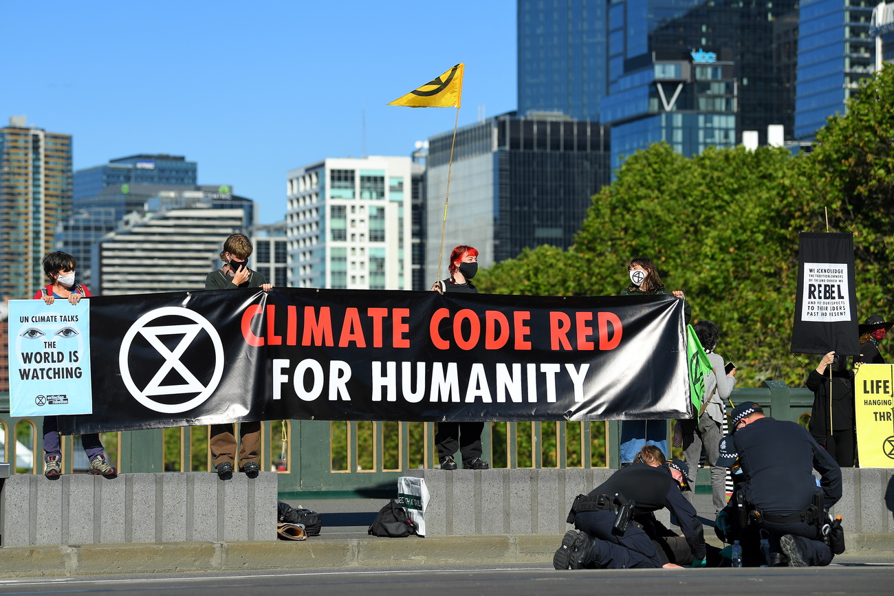 cartello cons critta codice rosso climatico per l umanità