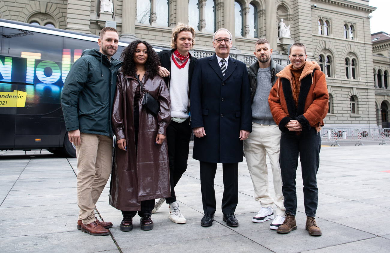 Parmelin in front of parliament