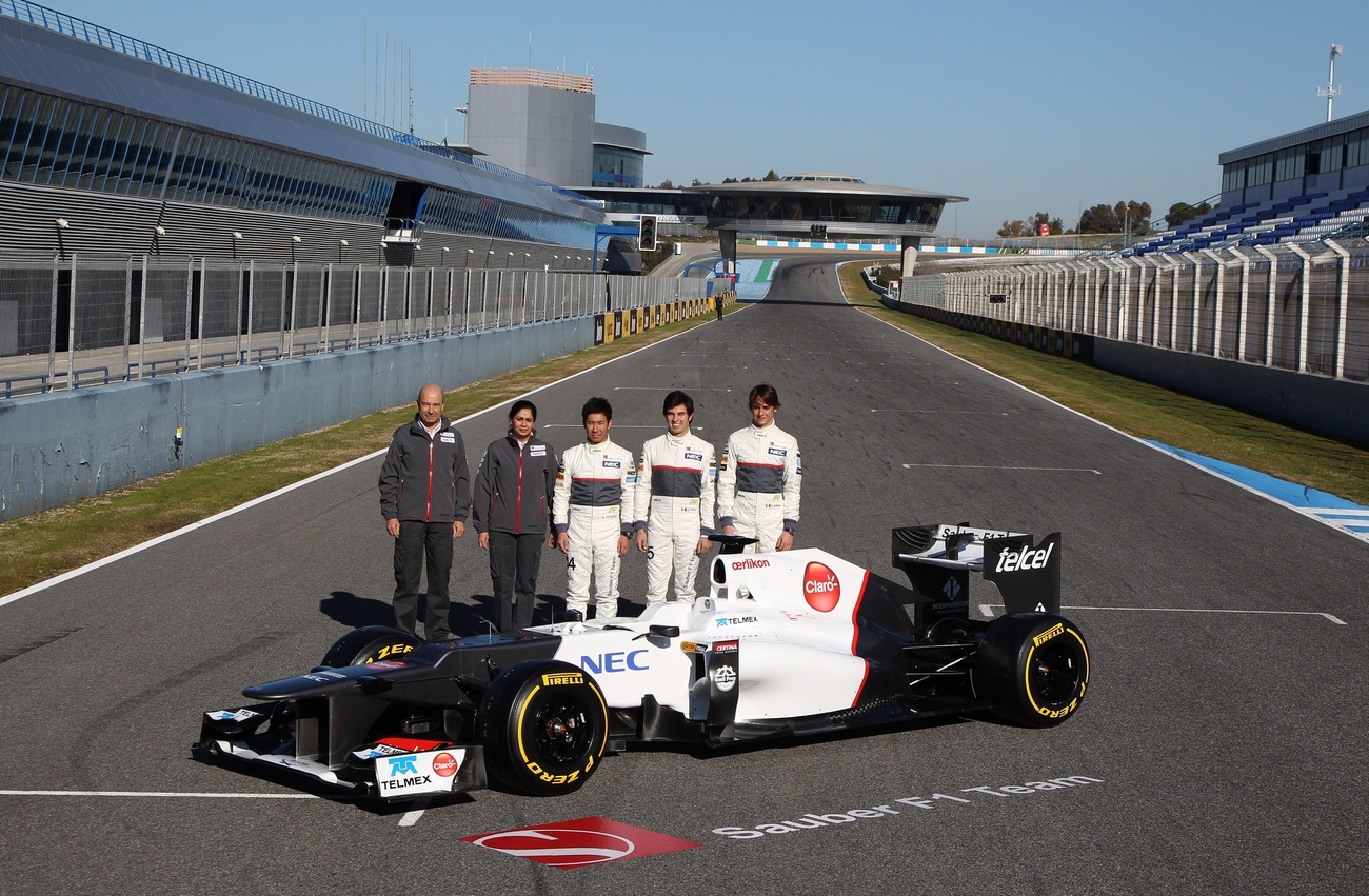 Monisha Kaltenborn mit dem Formel-1-Team von Sauber.