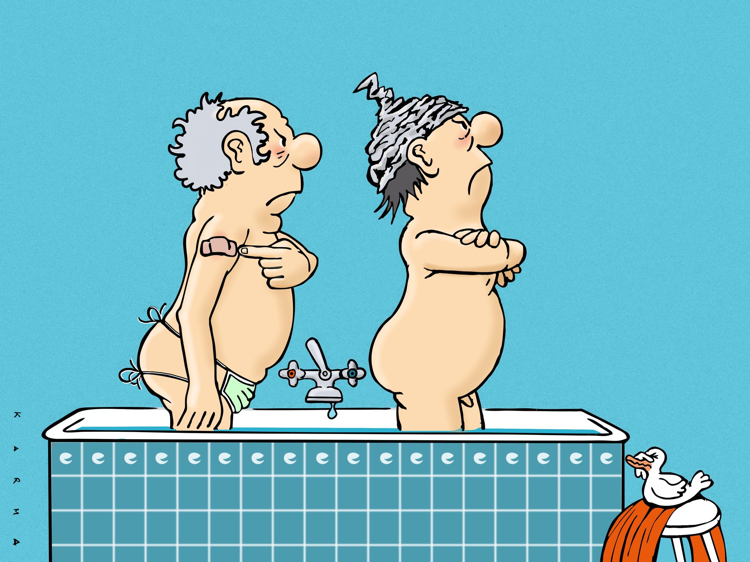 due uomini nella vasca da bagno