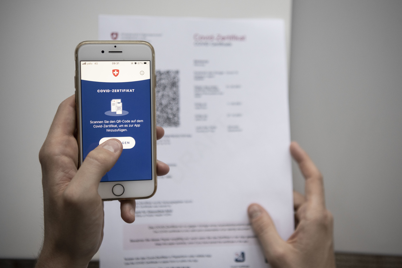 swiss covid app on smartphone