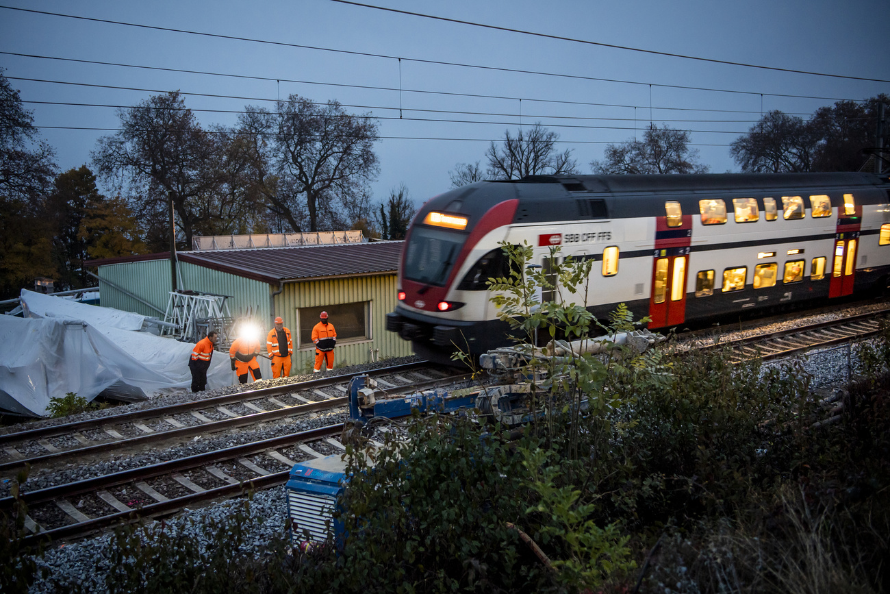 New train starts running again on Geneva-Lausanne line.