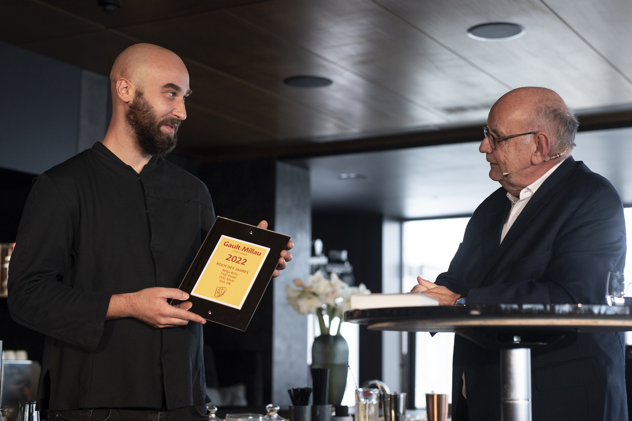 La consegna del premio.