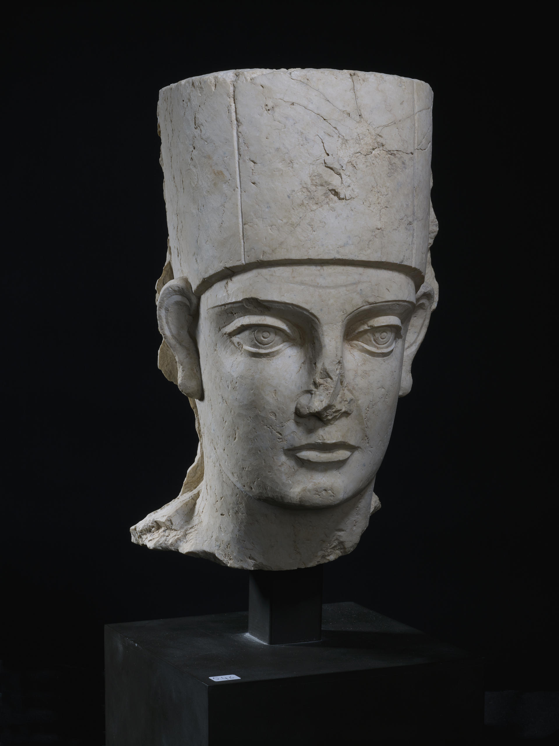 A priest s head, Syria, 2nd-3rd century BC.