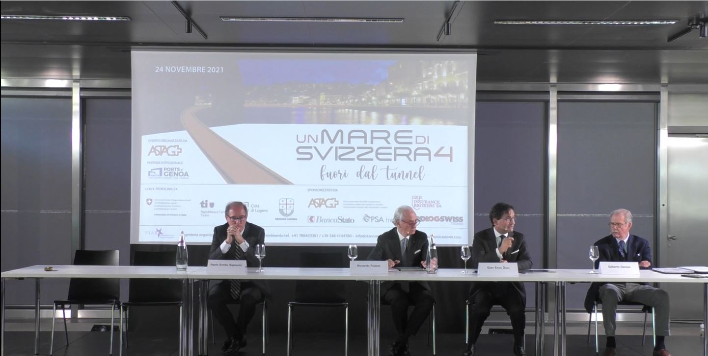 Tavolata durante il convegno con a sinistra Paolo Emilio Signorini, presidente del sistema portuale della liguria occidentale