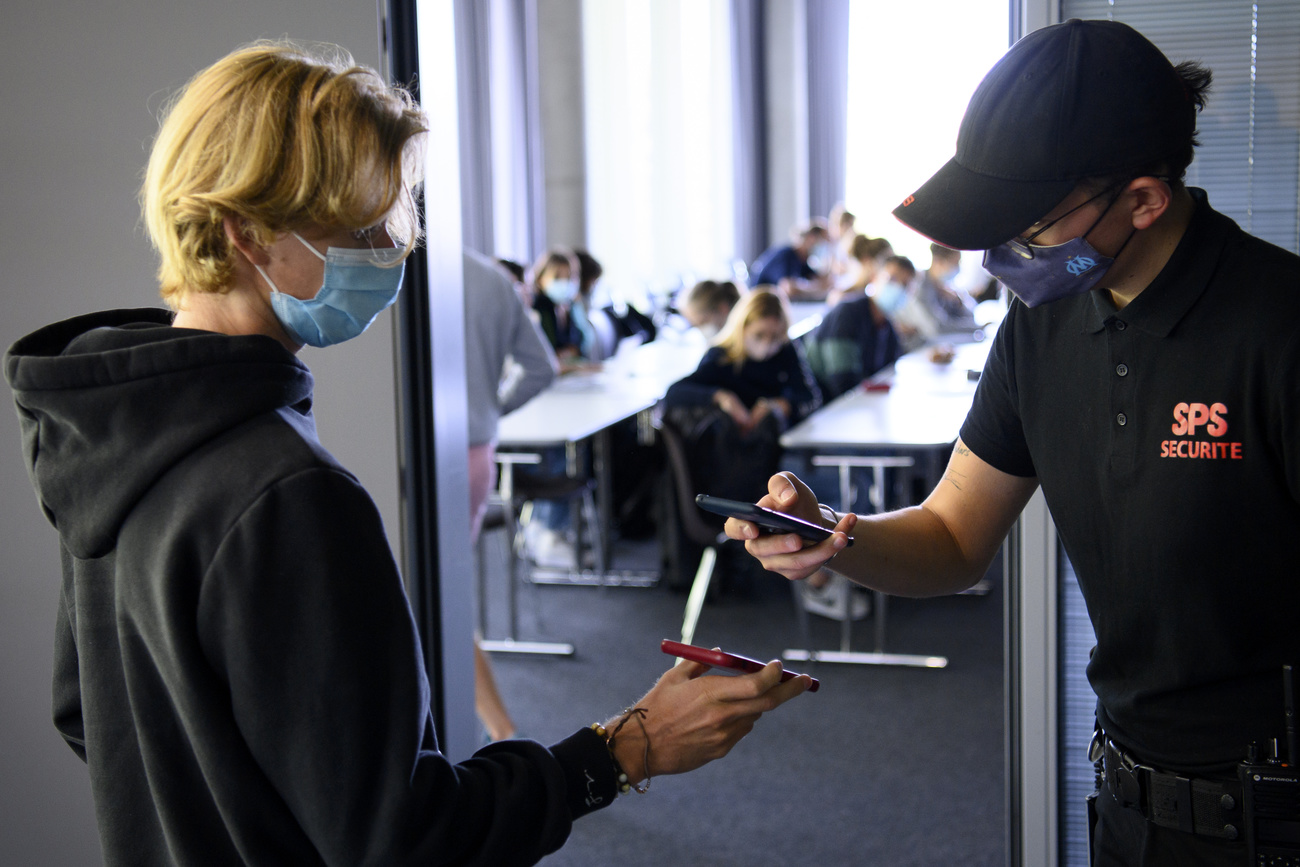 Zertifikats-Check in einer Schule