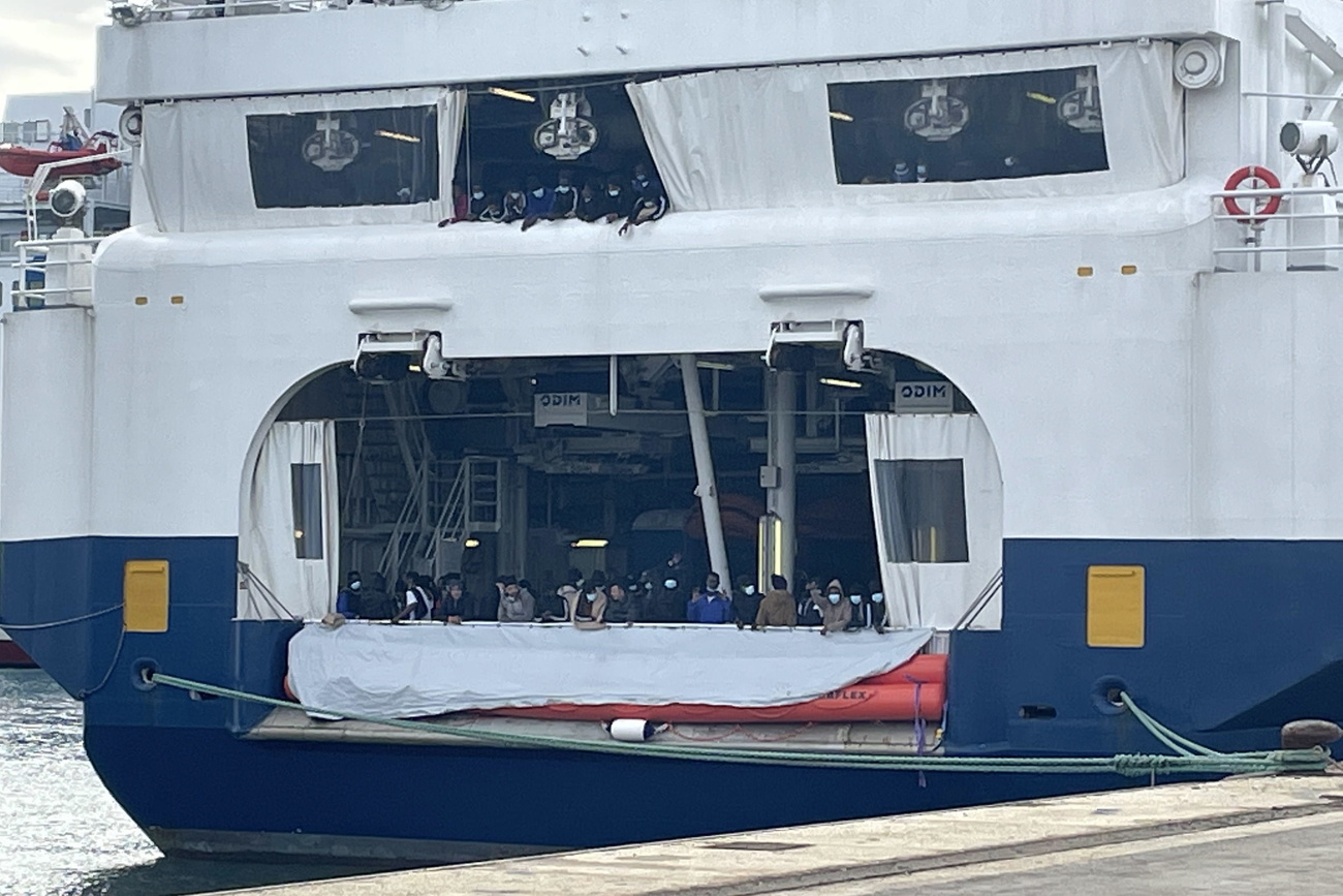 Migrants in large boat