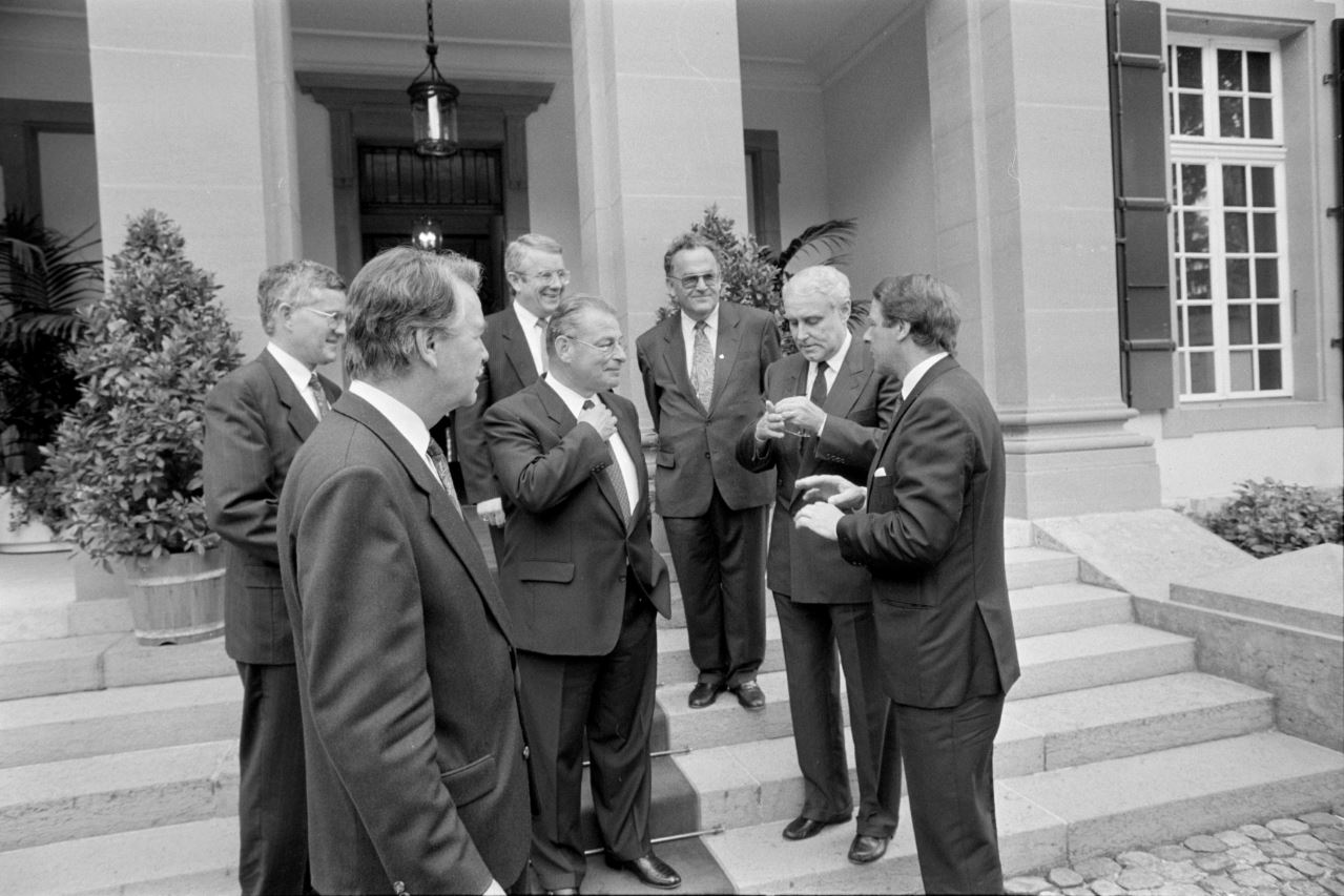 Les sept membres du gouvernement suisse en 1991.