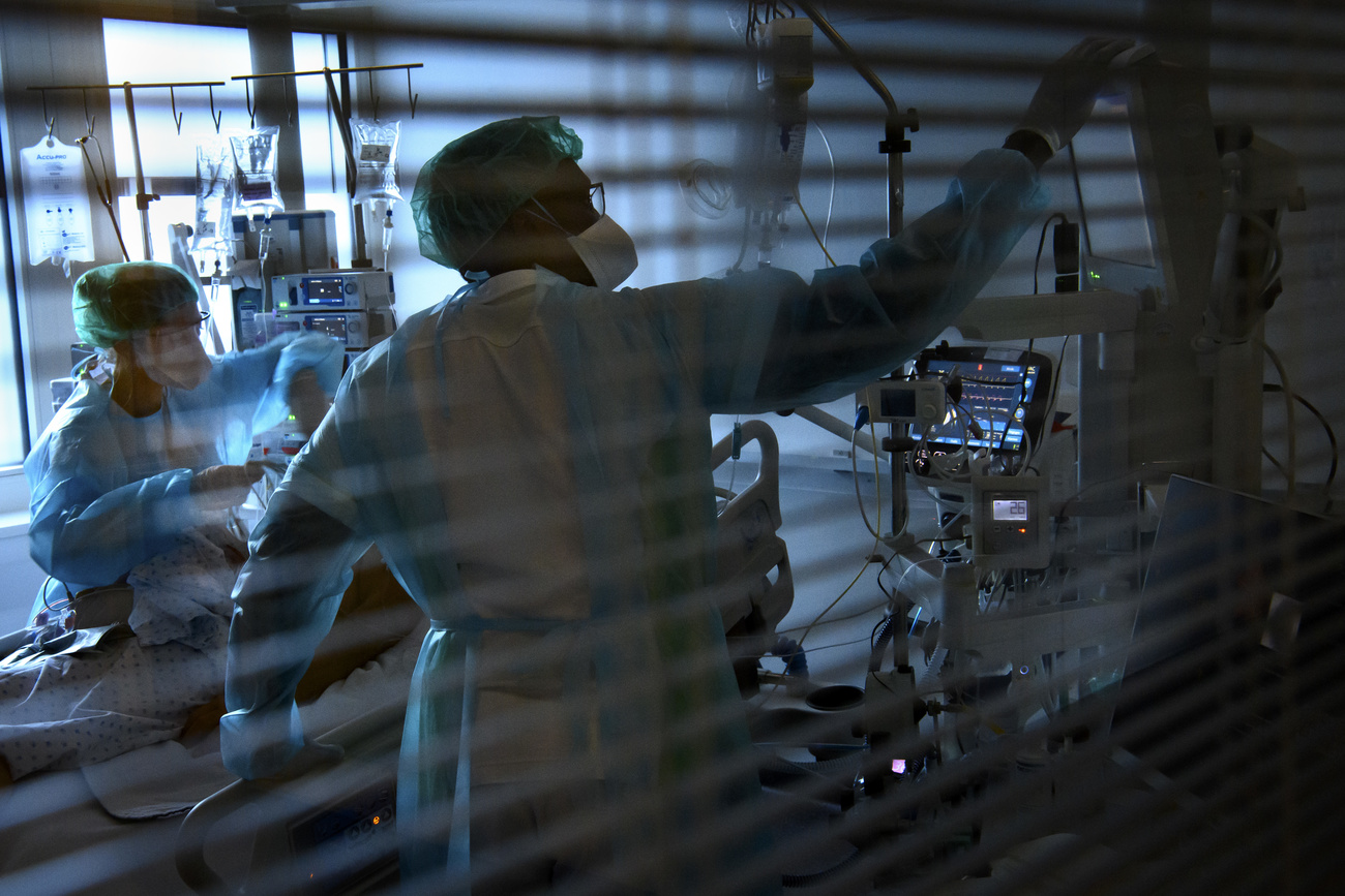 View inside a Covid intenstive care unit in Switzerland.