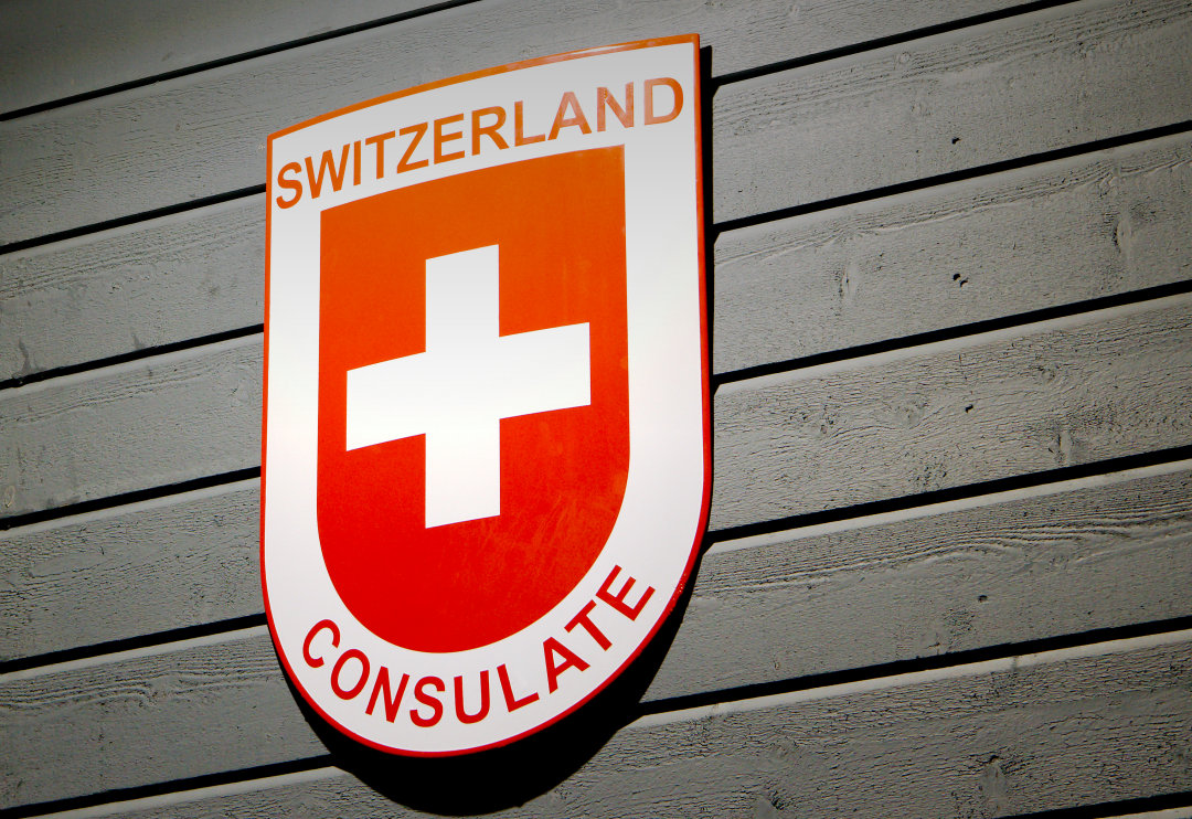Schweizer Wappen am Honorarkonsulat.