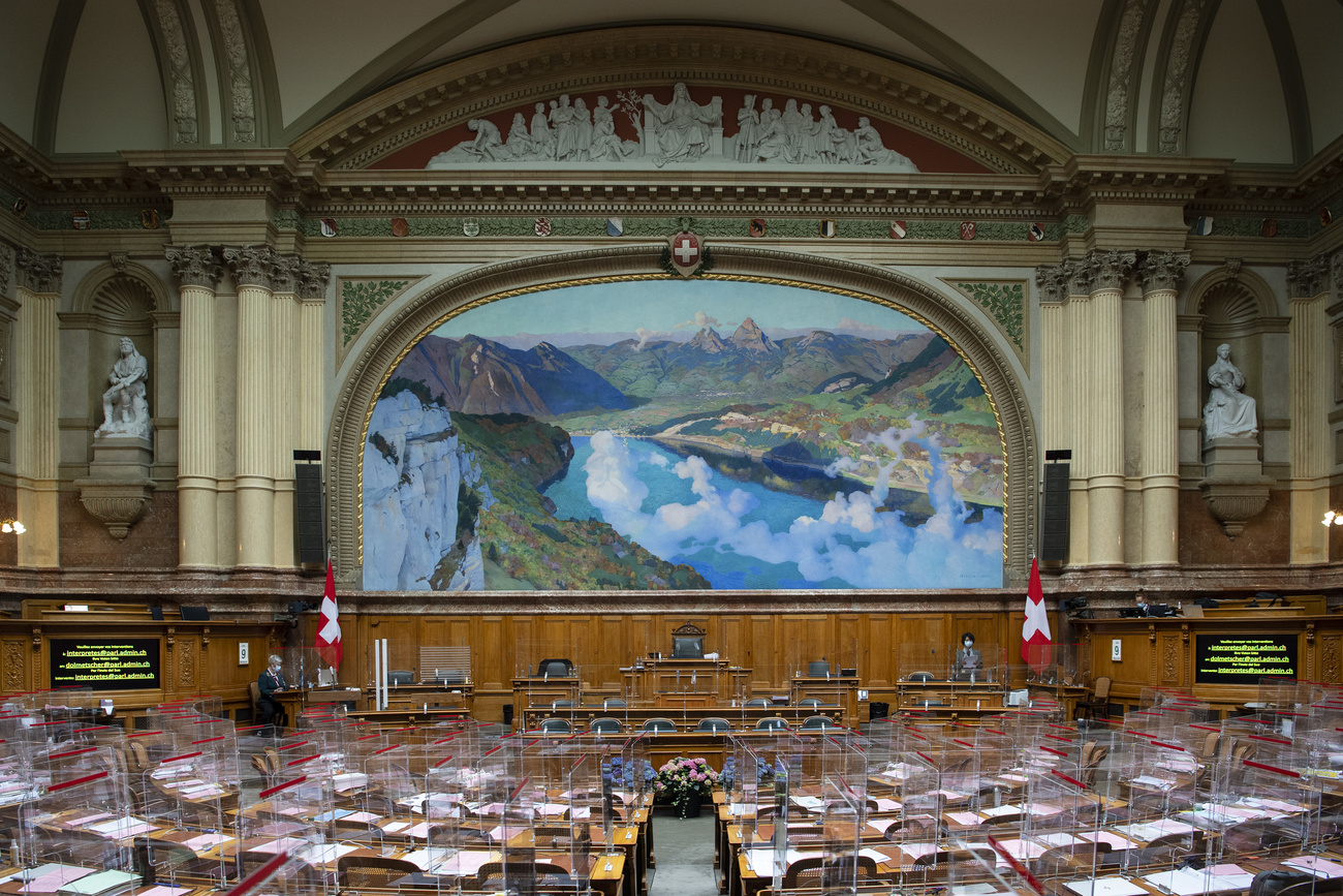 La sala del Consiglio nazionale vuota.
