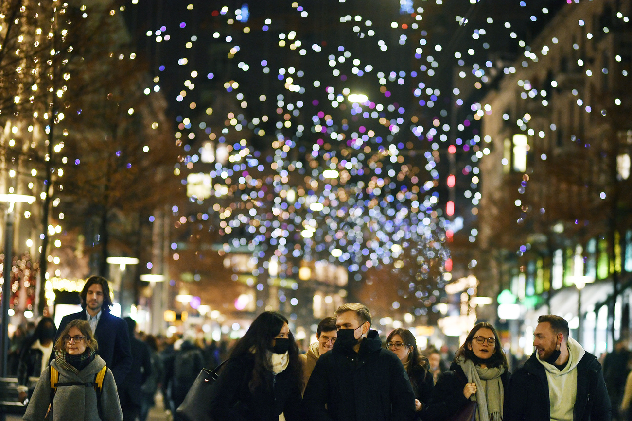 Gente in Bahnhofstrasse a Zurigo