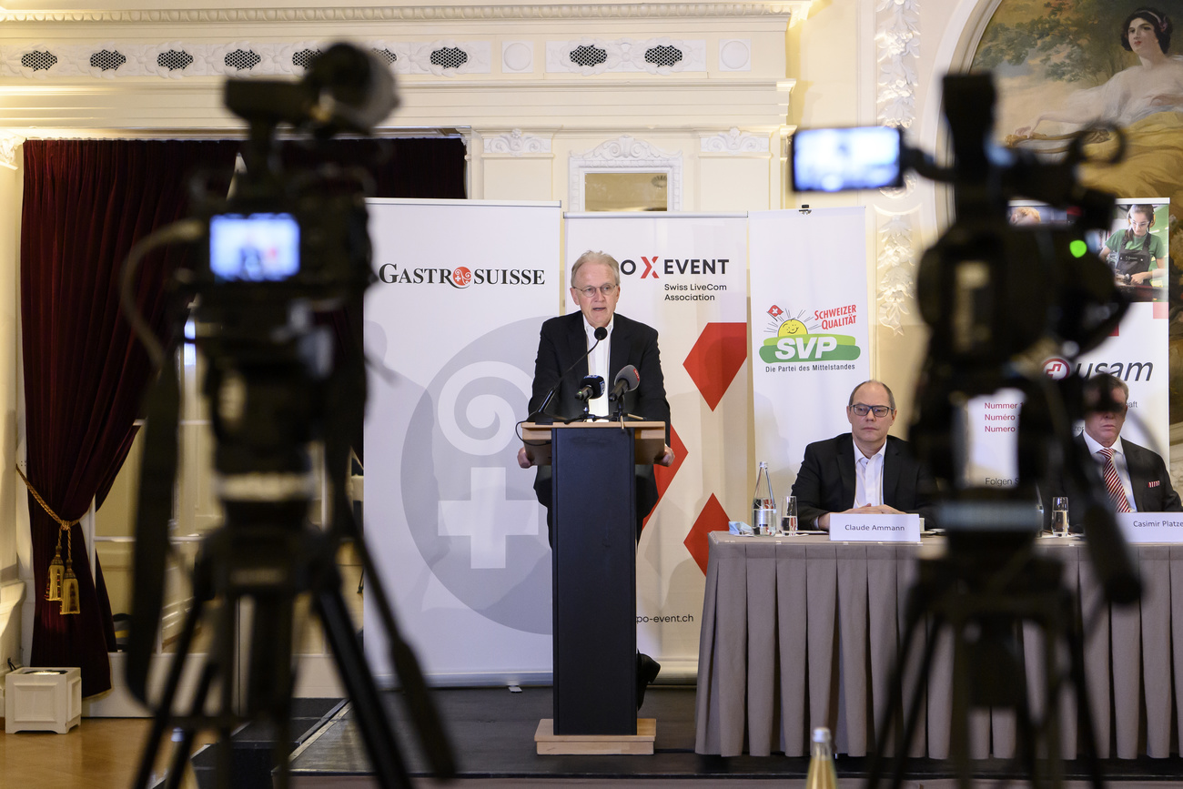 Caméras filmant une conférence de presse