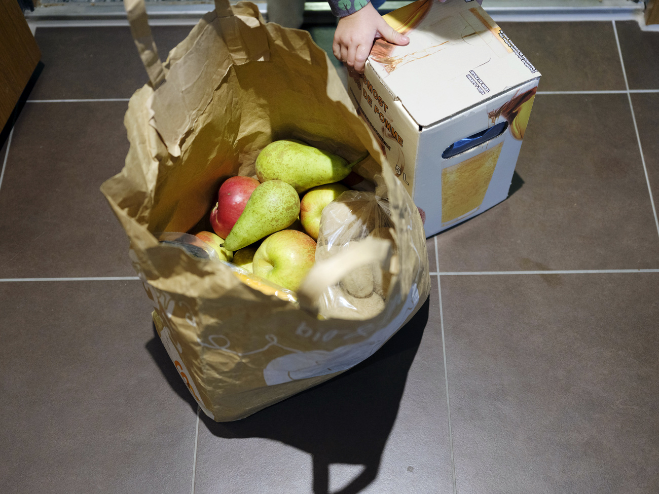 Deliveries of groceries to the doorstep .