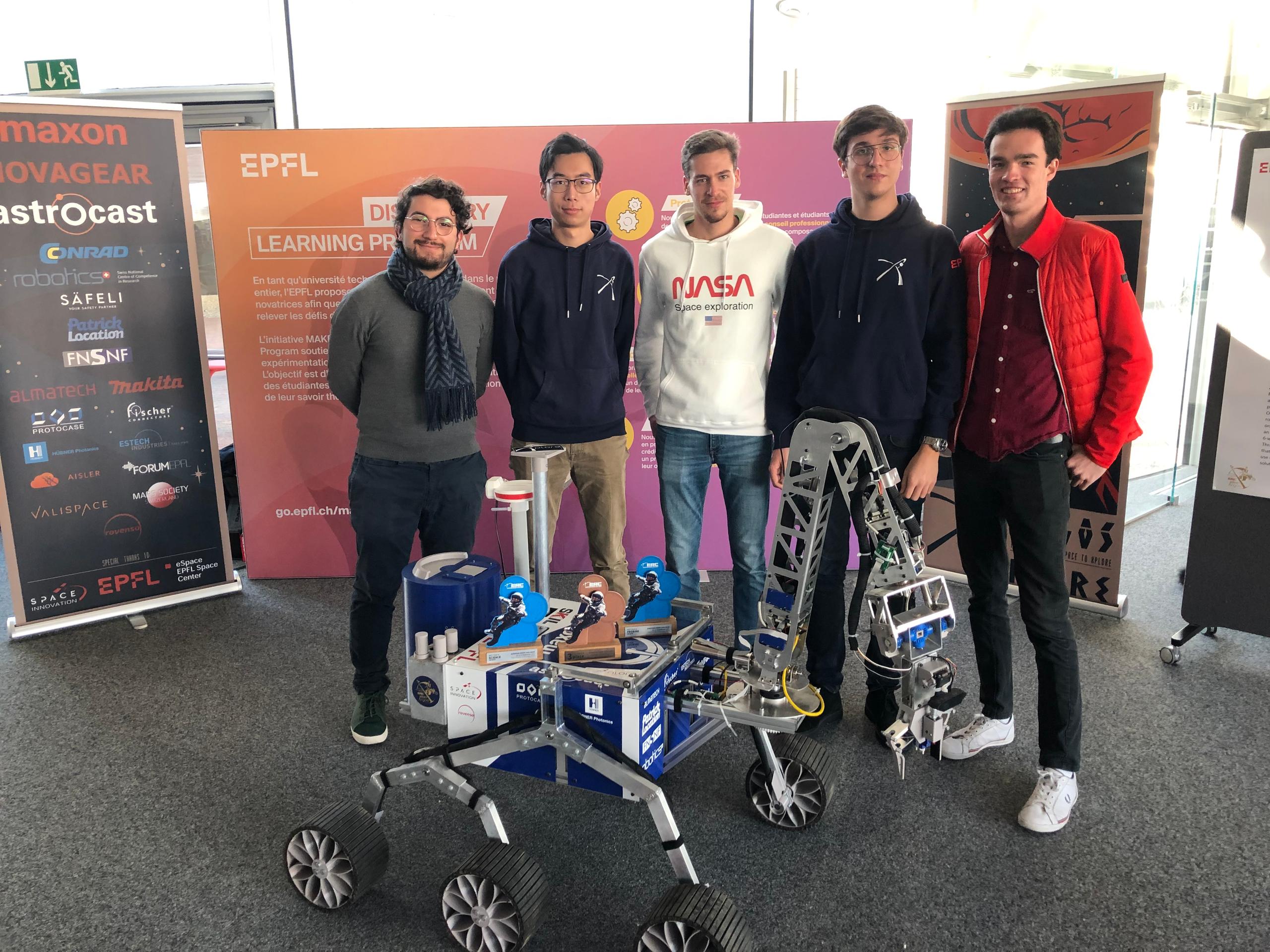 Cinq étudiants et un rover