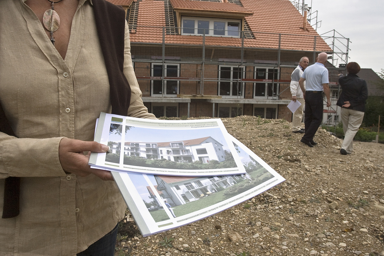 Property agent, potential buyers and a new house