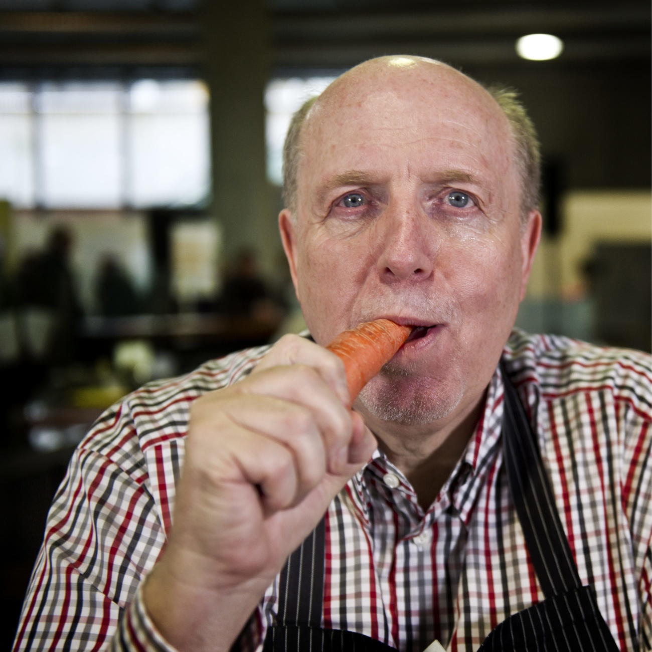 man eating a carrot