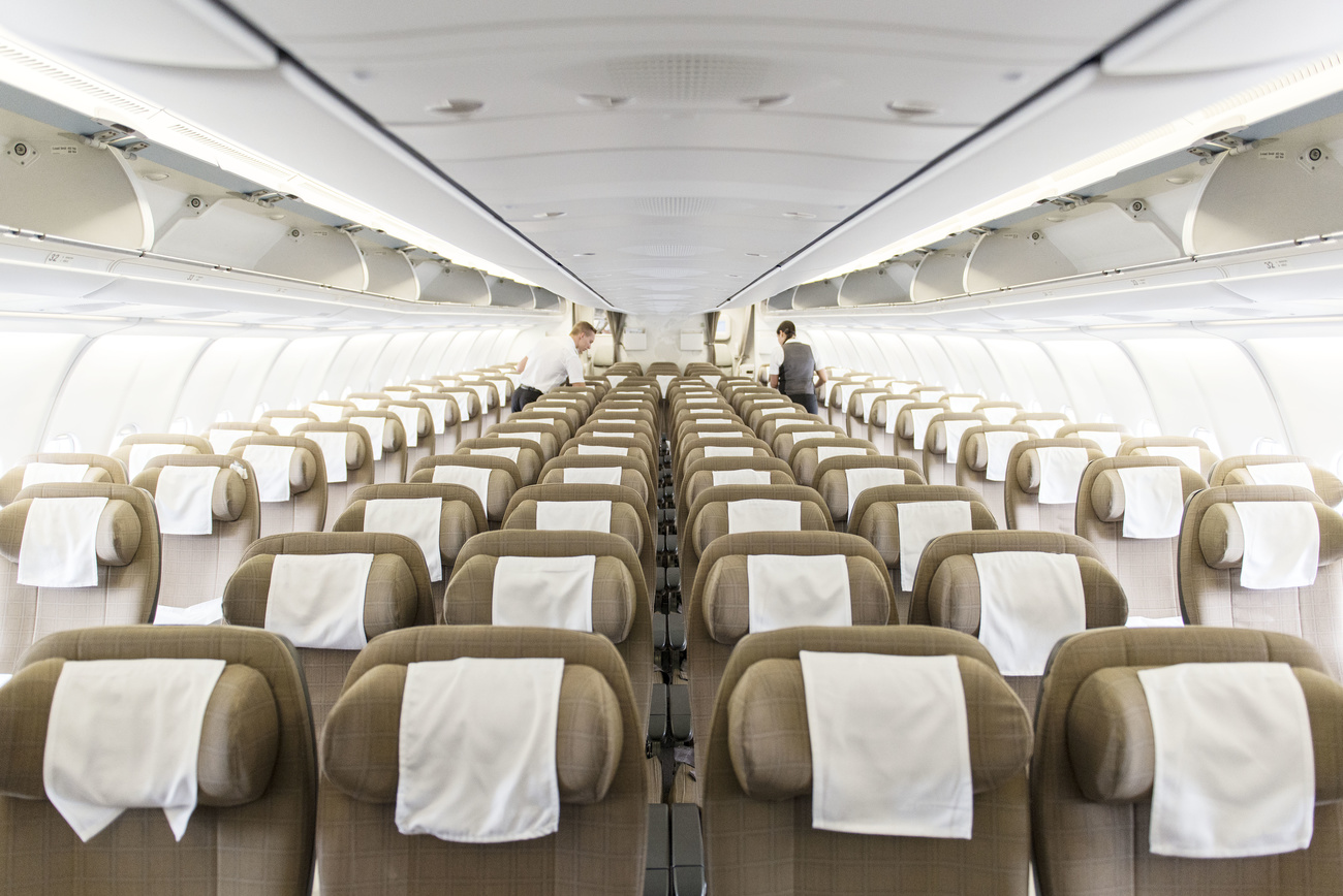 Sedili vuoti in un aereo di Swiss.