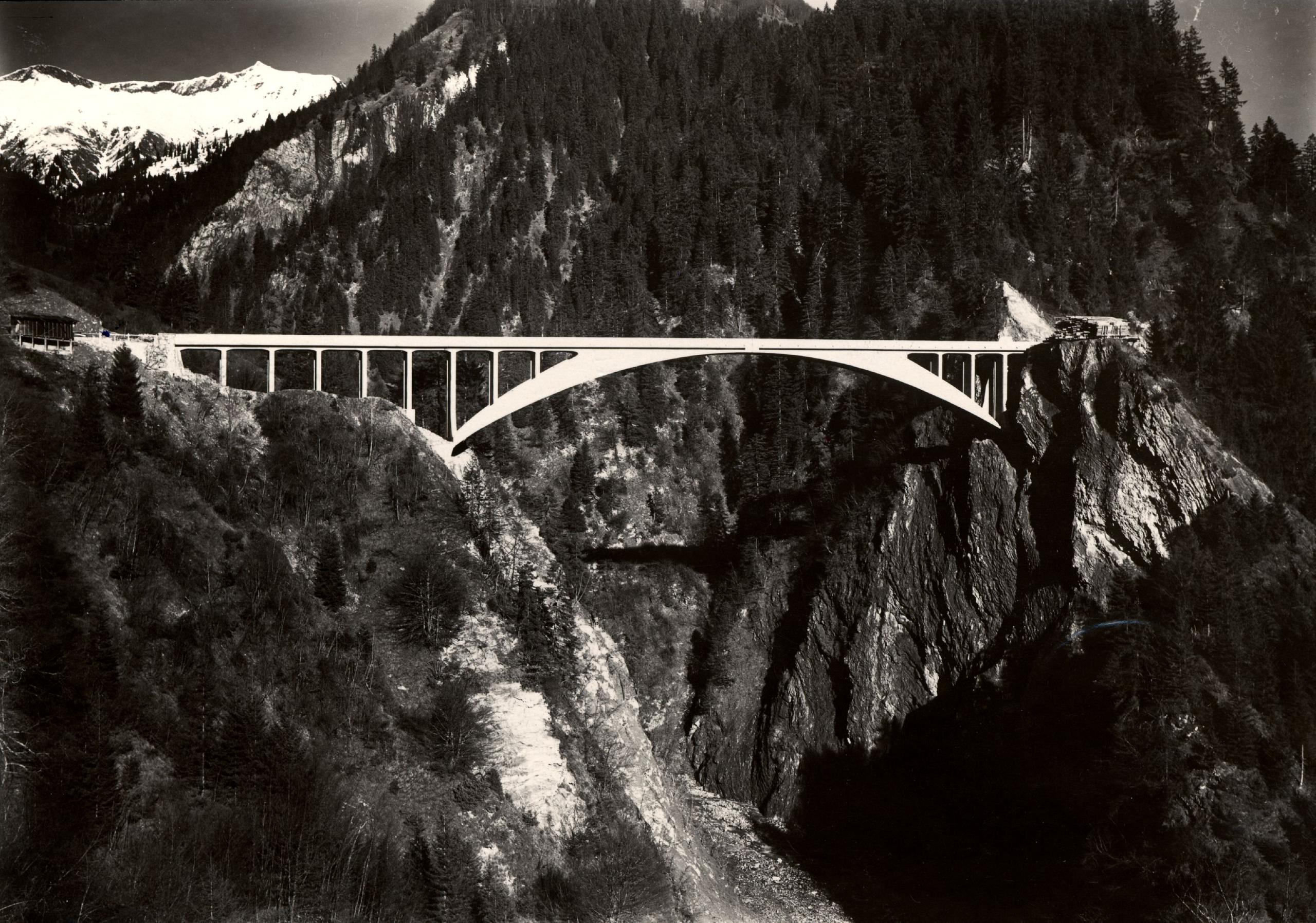 Pont sur une vallée