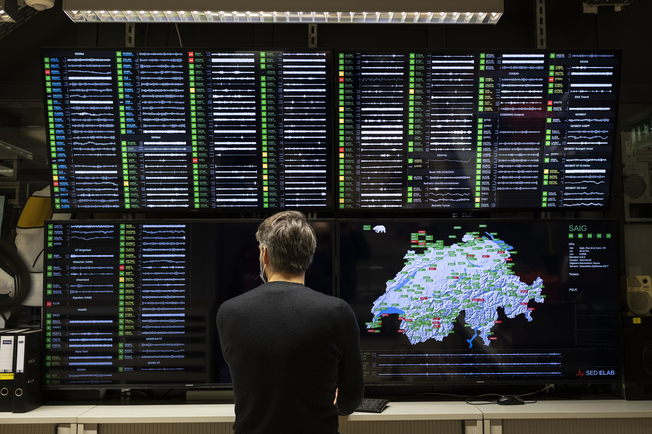 La sala di controllo del Centro sismico svizzero al Politecnico federale di Zurigo.