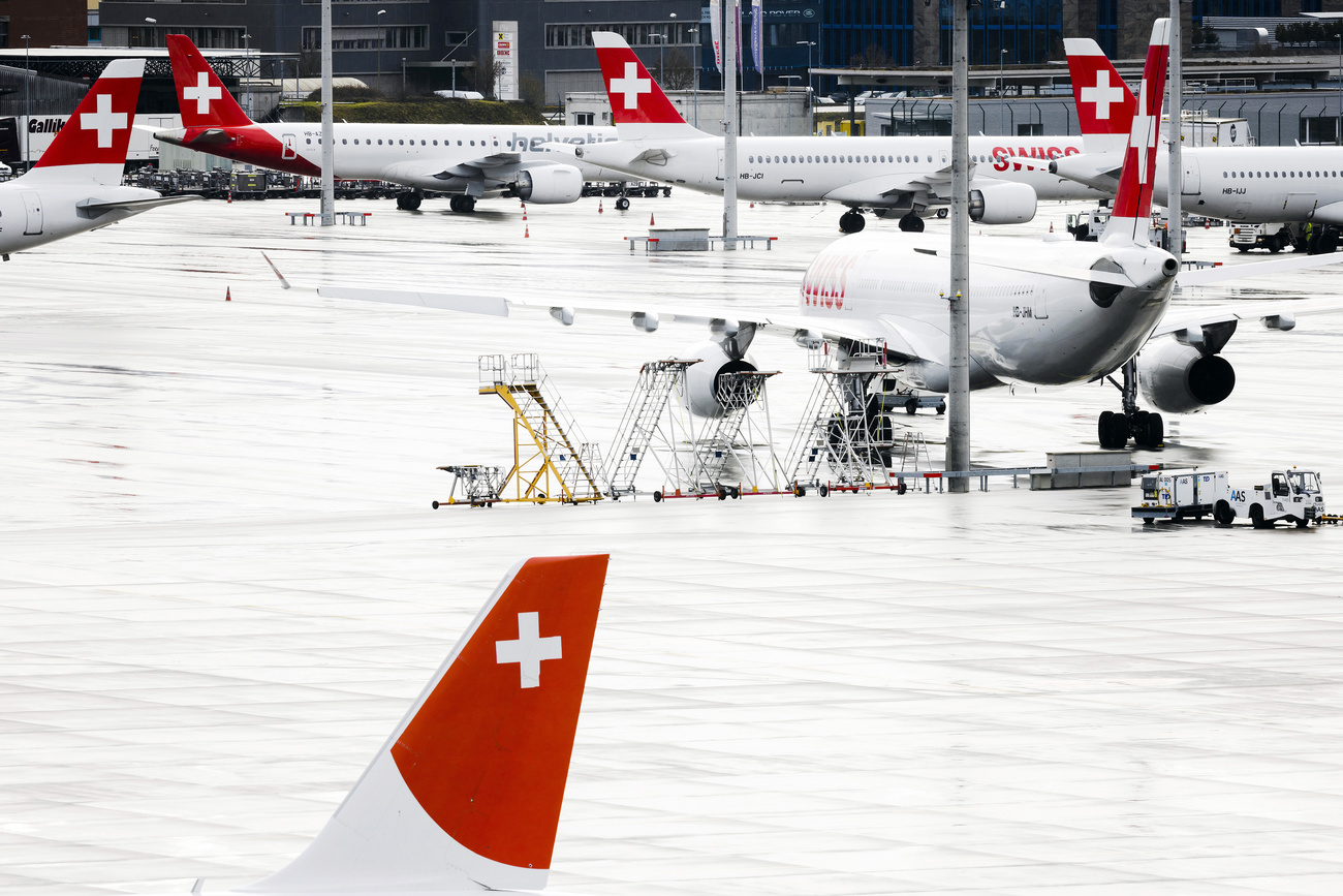 aviones suizos en el aeropuerto