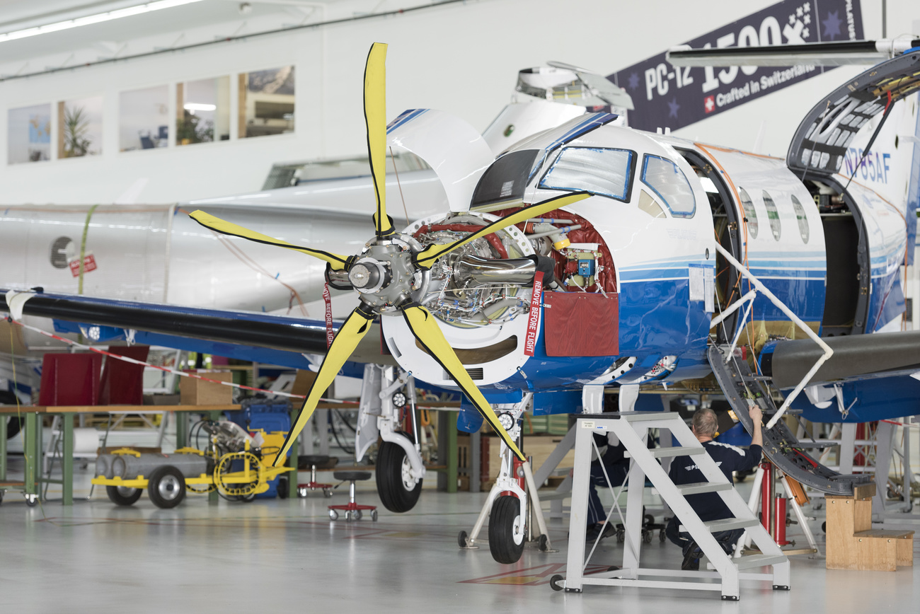 Avion à hélice en construction