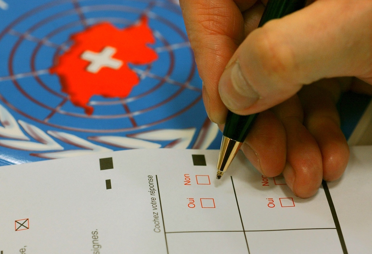 Remplissage d un bulletin de vote au stylo.