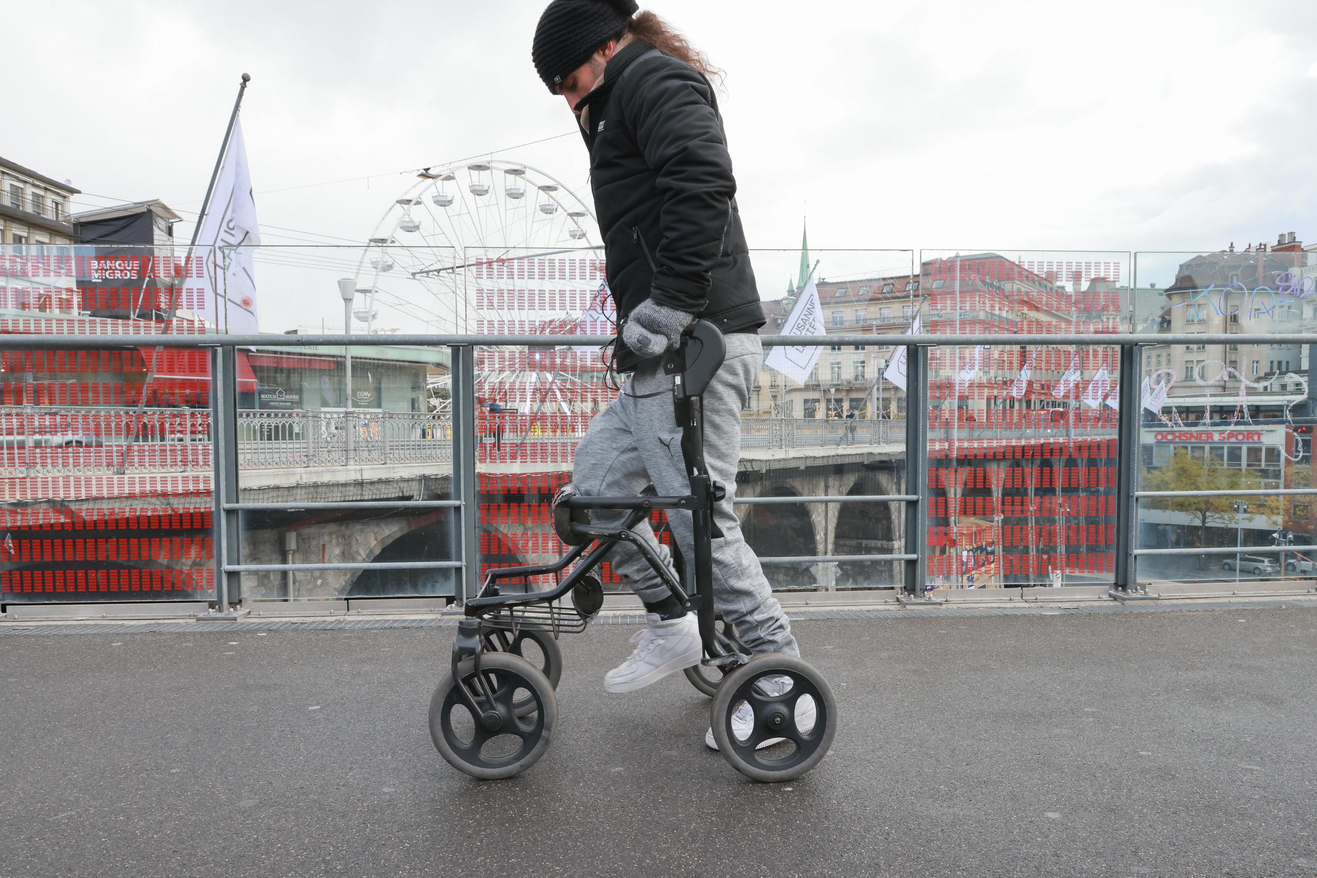 One of the patients going for a walk in Lausanne