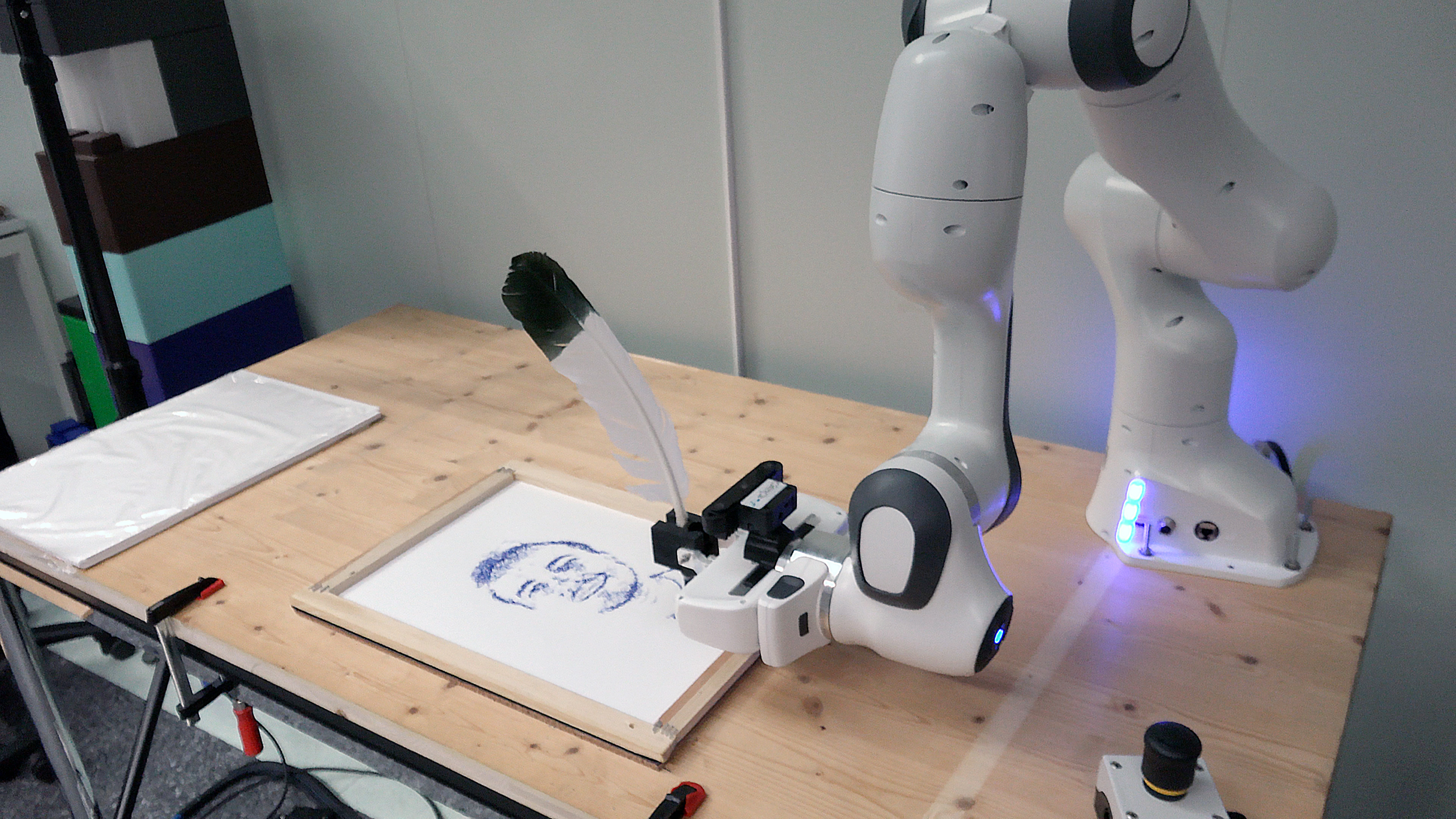 Robotic arm drawing a face