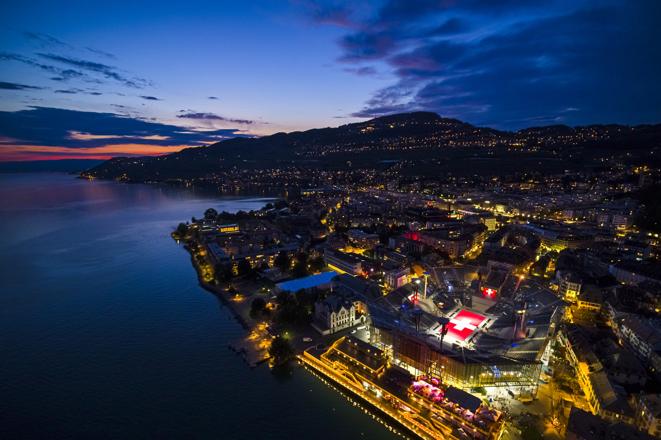Blick auf Lausanne in der Nacht