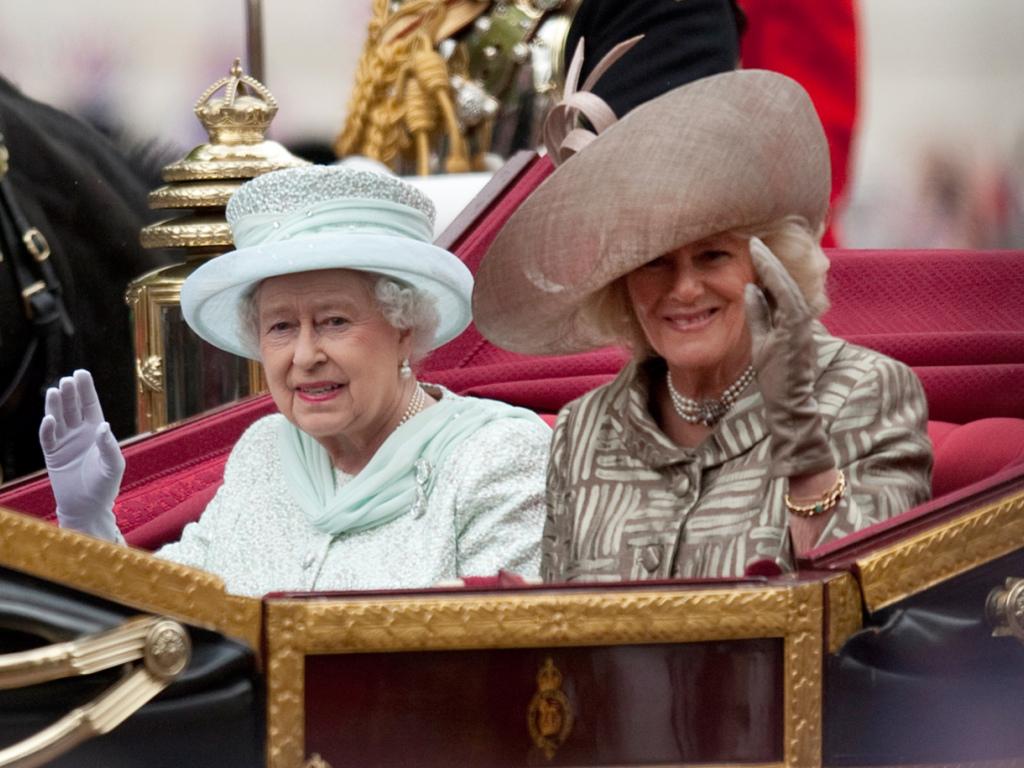 Queen Und Ina Nach 70 Jahren ein neues Versprechen: Queen setzt starkes Zeichen - SWI ...