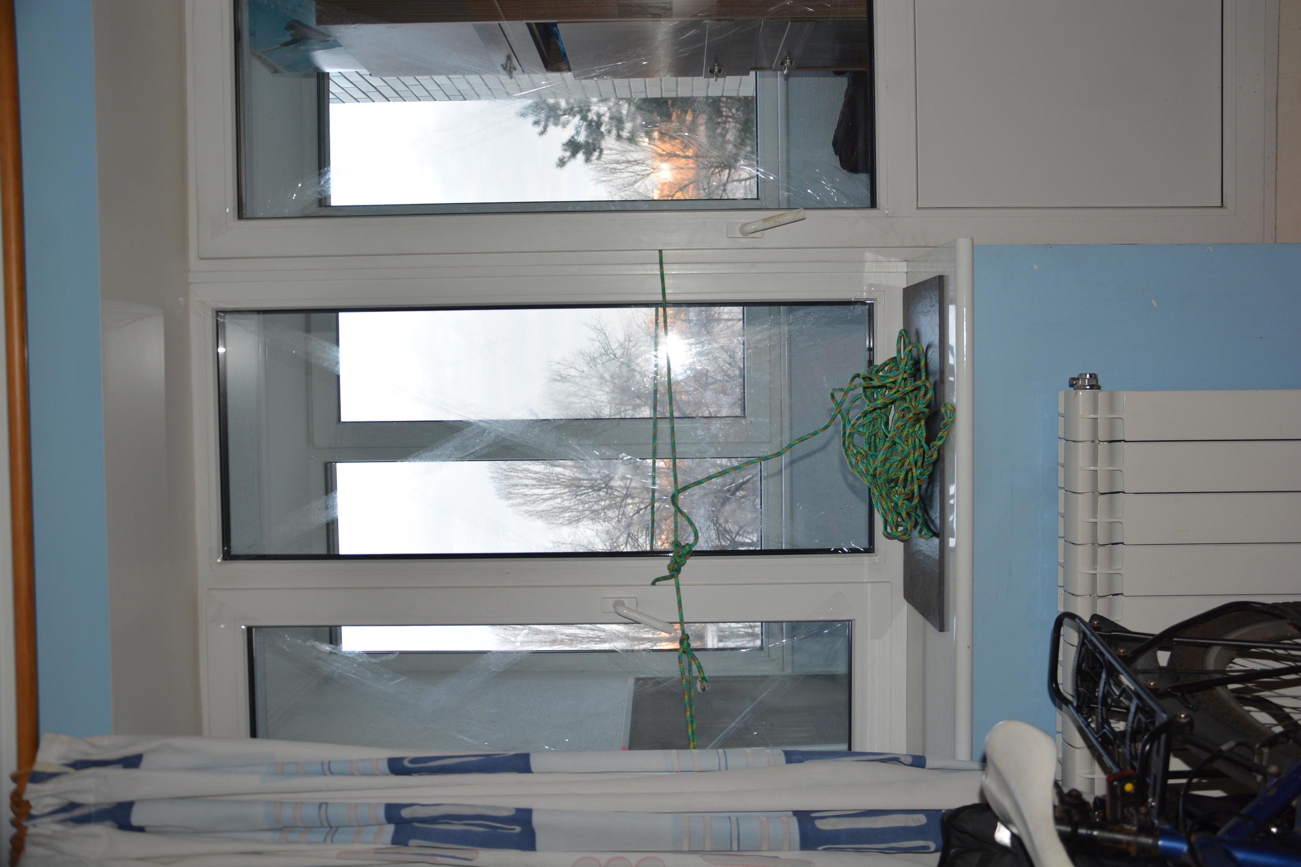 Bild von Fenstern und Seil