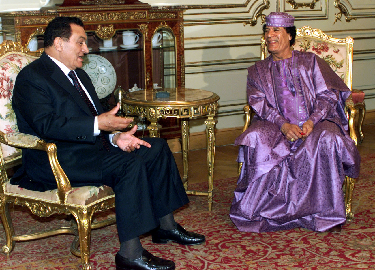 Hosni Mubarak, a la izquierda, con el líder libio Muammar Gaddafi en El Cairo, 2002.